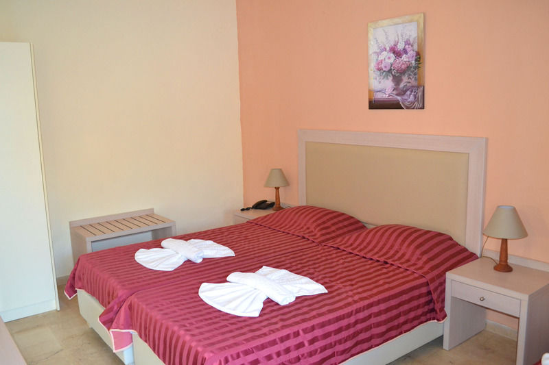 Amnissos Hotel Pigianos Kampos  Екстериор снимка
