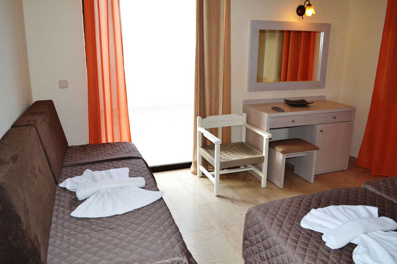 Amnissos Hotel Pigianos Kampos  Екстериор снимка