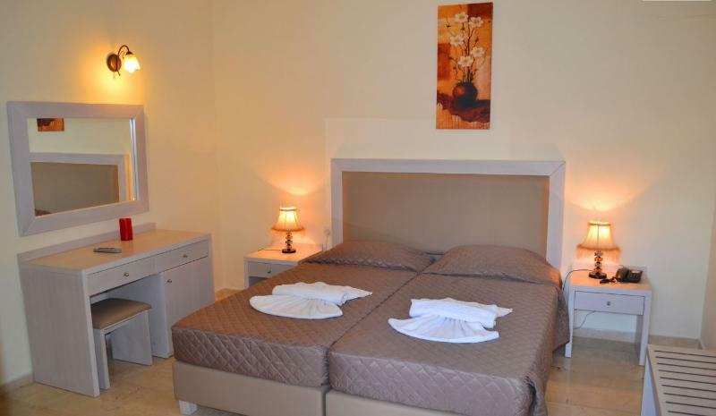 Amnissos Hotel Pigianos Kampos  Екстериор снимка